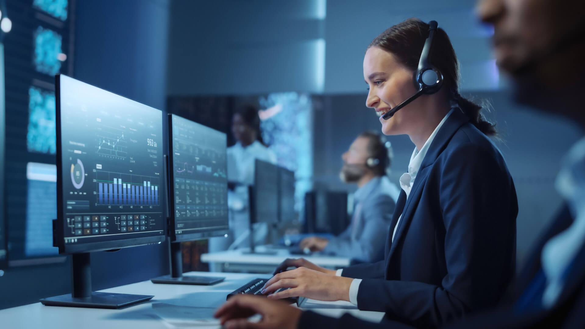 GenAI-Use-Case_Empowering-Call-Agents-with-Real-Time-Insights